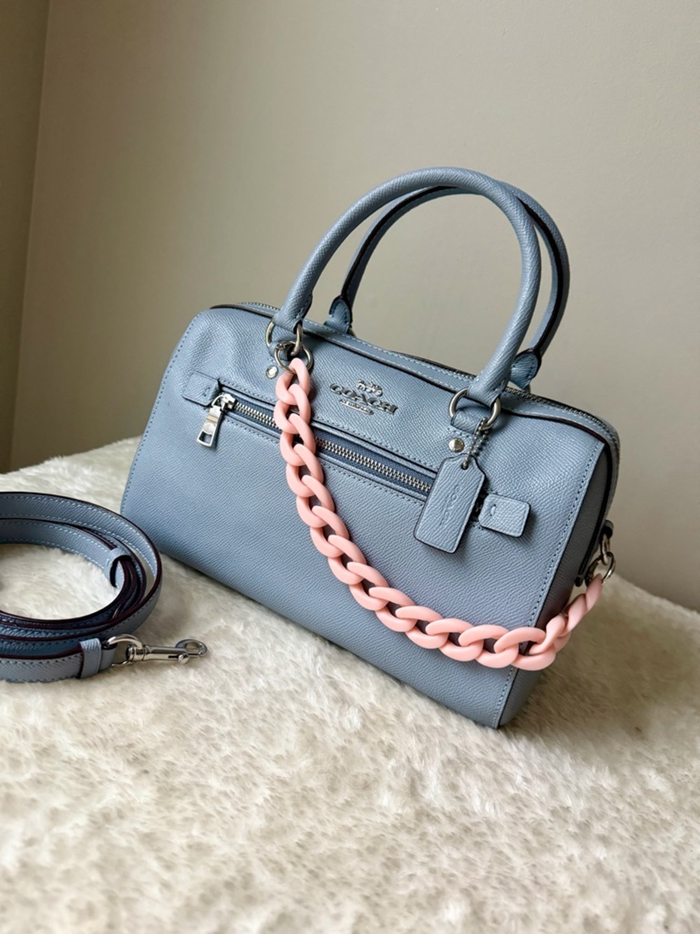 Coach Rowan bag in Light Blue Leather with Pink Chain - Picture 3 of 13